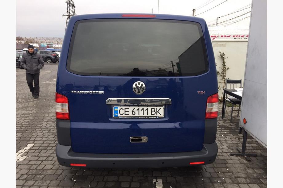 Volkswagen T5 Caravelle 2004–2010 Lišta nad ŠPZ na zadné dvere (nerez) Bez nápisu, OmsaLine – talianska nehrdzavejúca oceľ Fotografia 2