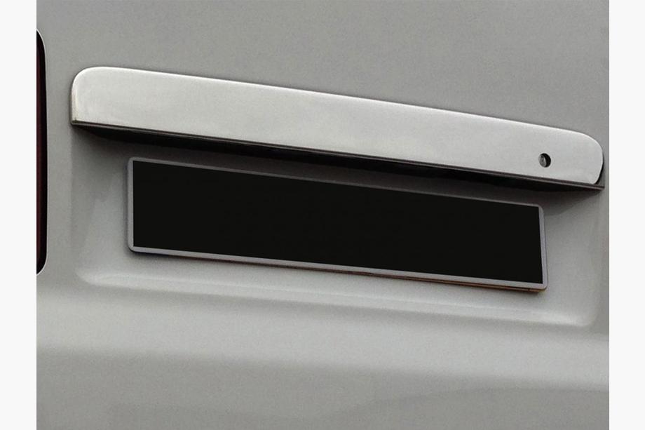 Volkswagen T5 2010–2015 Nerezová lišta nad ŠPZ pre krídlové dvere Carmos - turecká oceľ Fotografia 2