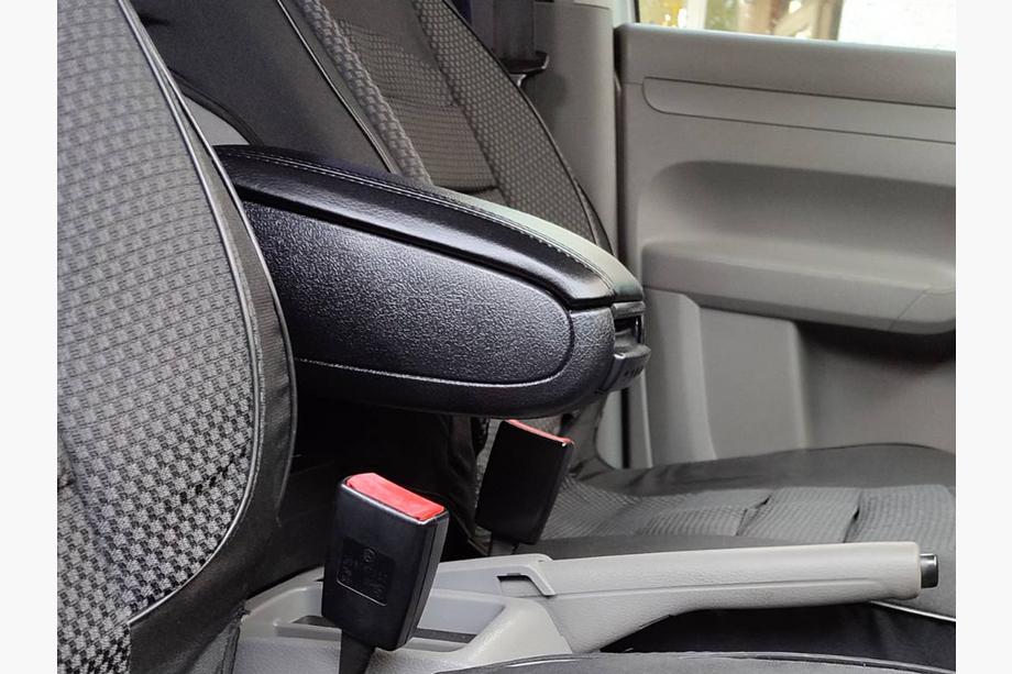 Volkswagen Caddy 2004–2010 Lakťová opierka V1 (do držiaka na poháre) Čierna Image
