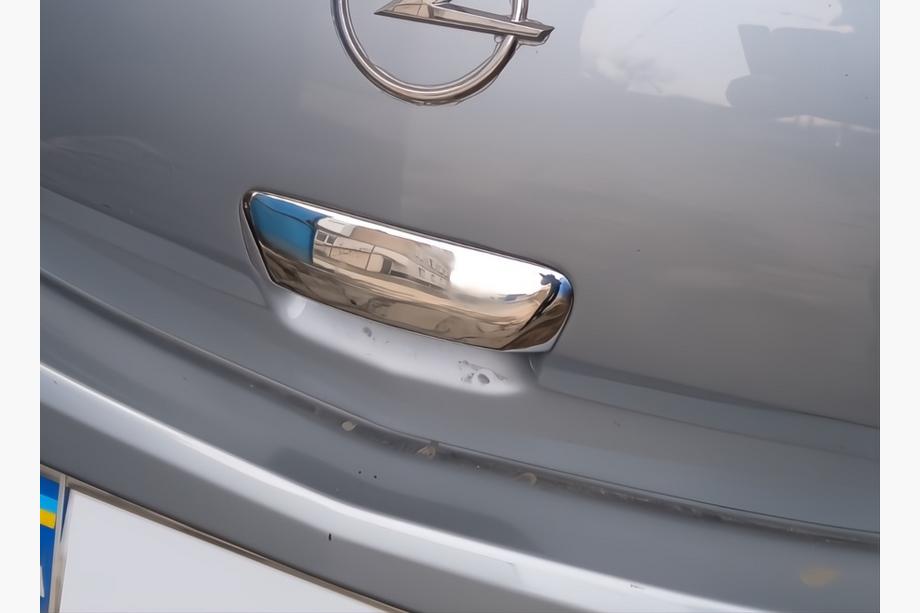 Opel Corsa D 2007–2014 Nerezový kryt kľučky zadných dverí Carmos – turecká nehrdzavejúca oceľ Image
