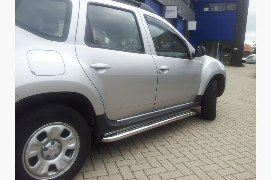 Dacia Duster 2008–2018 Bočné prahy Premium (2 ks, nerez.) Image