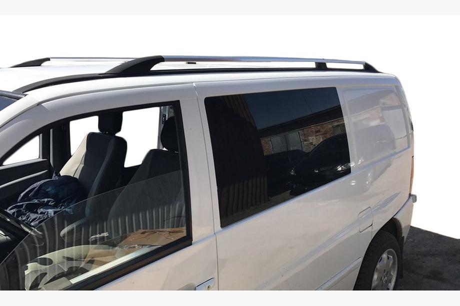 Mercedes Vito W638 1996–2003 Chrómové strešné lyžiny Plastové pätky Image