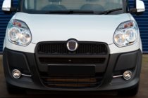 Fiat Doblo II 2010–2022 Chrómový rámik hmloviek s pásikmi (2010-2015, 4 ks, nerez) Carmos - turecká oceľ fotografia 6