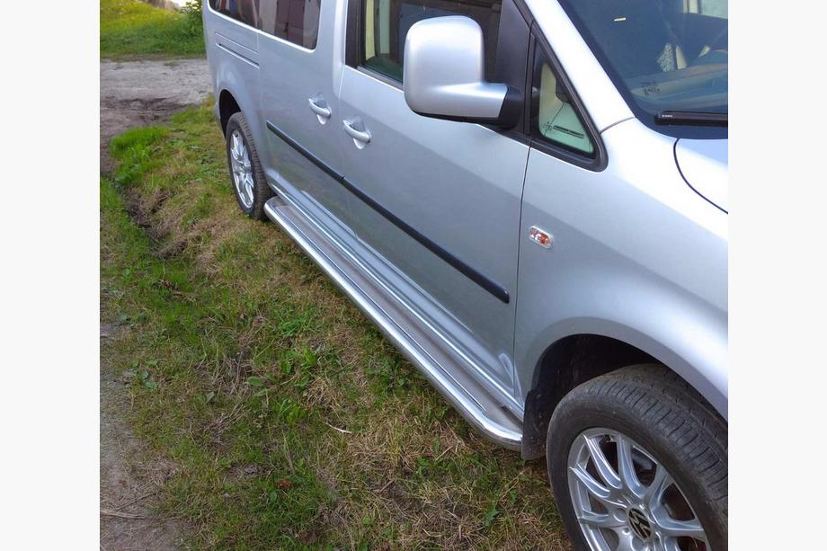 Volkswagen Caddy 2004–2010 Bočné nášľapy Premium (2 ks, nerez) Štandardná základňa, Ø60 Image