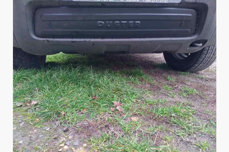 Renault Duster 2008–2017 Zimná spodná clona masky chladiča Matná Fotografia 2