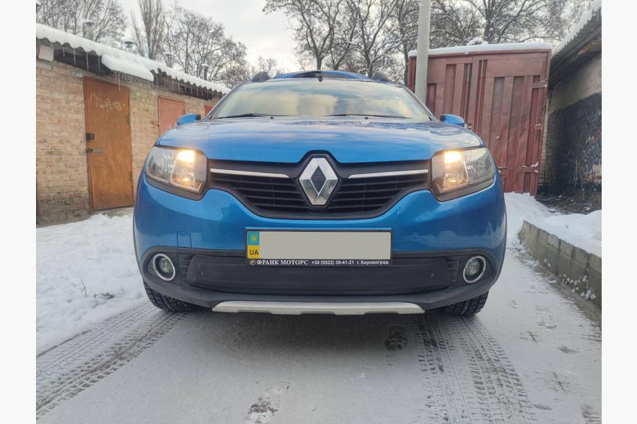 Renault Logan II 2013–2022 Zimný spodný kryt masky chladiča (2013-2015) Lesklá Fotografia 6