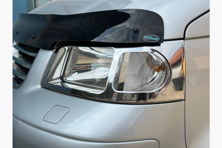 Volkswagen T5 Transporter 2003–2010 Nerezové lišty predných svetlometov (2 ks) Carmos – turecká nehrdzavejúca oceľ Fotografia 4