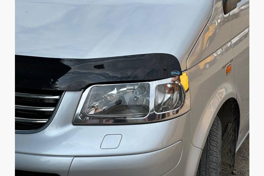 Volkswagen T5 Transporter 2003–2010 Nerezové lišty predných svetlometov (2 ks) Carmos – turecká nehrdzavejúca oceľ Fotografia 3