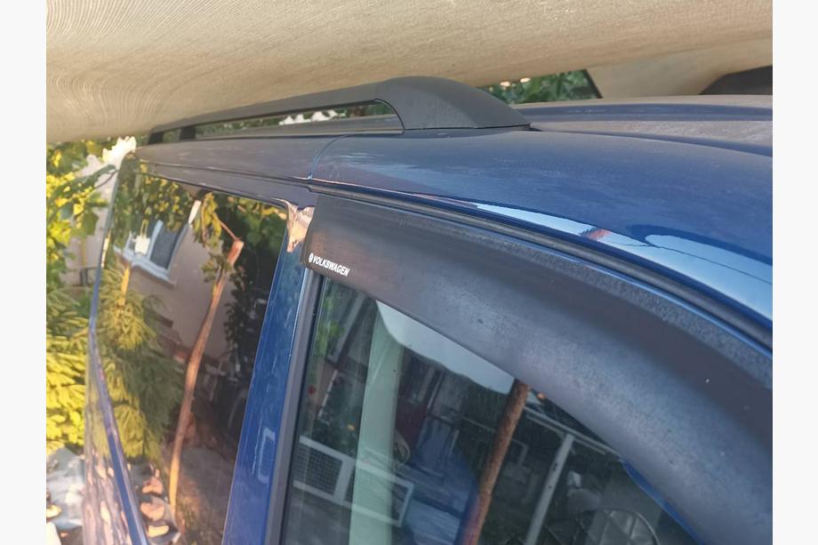 Volkswagen T5 Multivan 2003–2010 Čierne strešné lyžiny Krátky rázvor, plastové pätky Fotografia 18