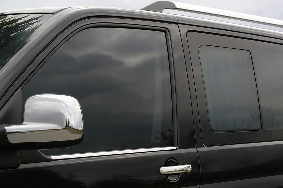 Volkswagen T5 Caravelle 2004–2010 Okenné lišty (2 ks, oceľ) Image
