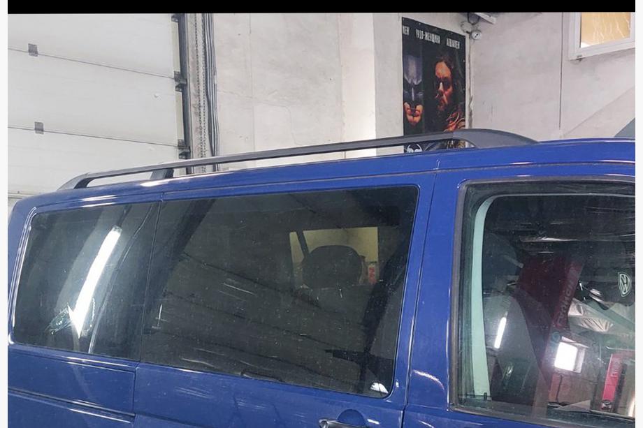 Volkswagen T5 Caravelle 2004–2010 Čierne strešné lyžiny Krátky rázvor, plastové pätky Fotografia 16