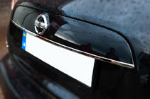 Nissan Juke 2010–2019 Chrómová lišta nad ŠPZ (nerez) OmsaLine – talianska nehrdzavejúca oceľ fotografia 3