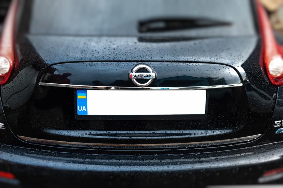 Nissan Juke 2010–2019 Chrómová lišta nad ŠPZ (nerez) OmsaLine – talianska nehrdzavejúca oceľ Image