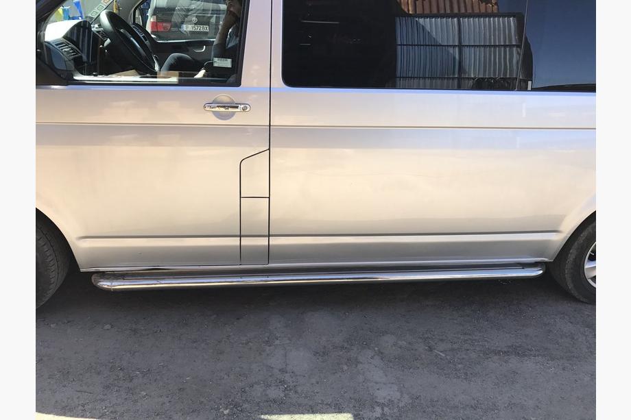 Volkswagen T5 Caravelle 2004–2010 Bočné nášľapy Premium (2 ks, nerez) 60 mm, dlhý rázvor Fotografia 3