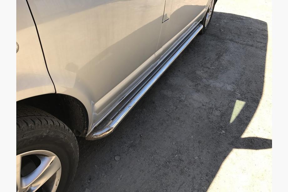 Volkswagen T5 Caravelle 2004–2010 Bočné nášľapy Premium (2 ks, nerez) 60 mm, dlhý rázvor Fotografia 5