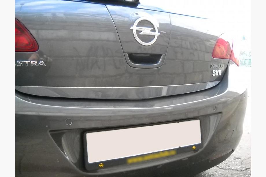 Opel Astra J 2009–2015 Ochranná lišta hrany kufra (nerez) Fotografia 3