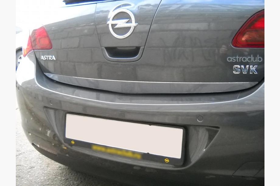 Opel Astra J 2009–2015 Ochranná lišta hrany kufra (nerez) Fotografia 2