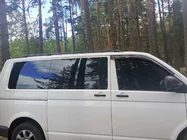 Volkswagen T6 2015–2024 Čierne strešné lyžiny fotografia 21