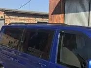 Volkswagen T6 2015–2024 Čierne strešné lyžiny fotografia 6