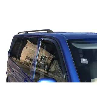 Čierne strešné lyžiny