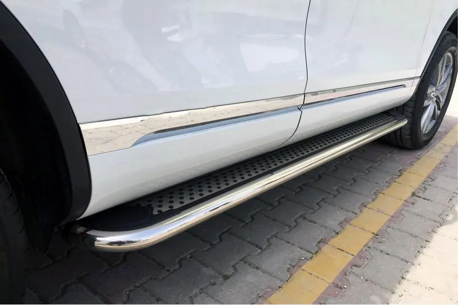 Volkswagen Amarok 2010–2022 Bočné nášľapy Maydos V2 (2 ks, nerez) Image