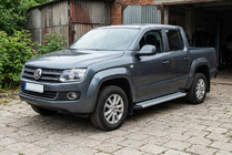 Volkswagen Amarok 2010–2022 Bočné nášľapy Maya V2 (2 ks, hliník) fotografia 1