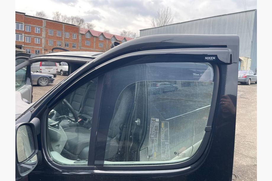 Opel Vivaro 2001–2015 Okenné deflektory (2 ks, Niken) Fotografia 1