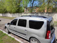 Dacia Logan MCV 2004–2014 Čierne strešné lyžiny Plastové pätky fotografia 1