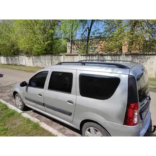 Čierne strešné lyžiny