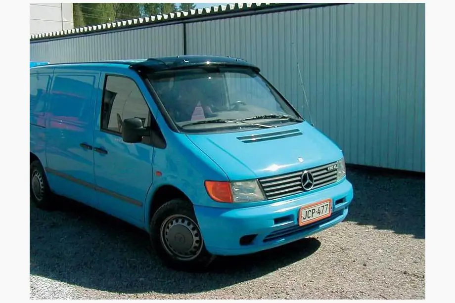 Mercedes Vito W638 1996–2003 Slnečná clona na čelné sklo (čierny lesk, 5 mm) Fotografia 4
