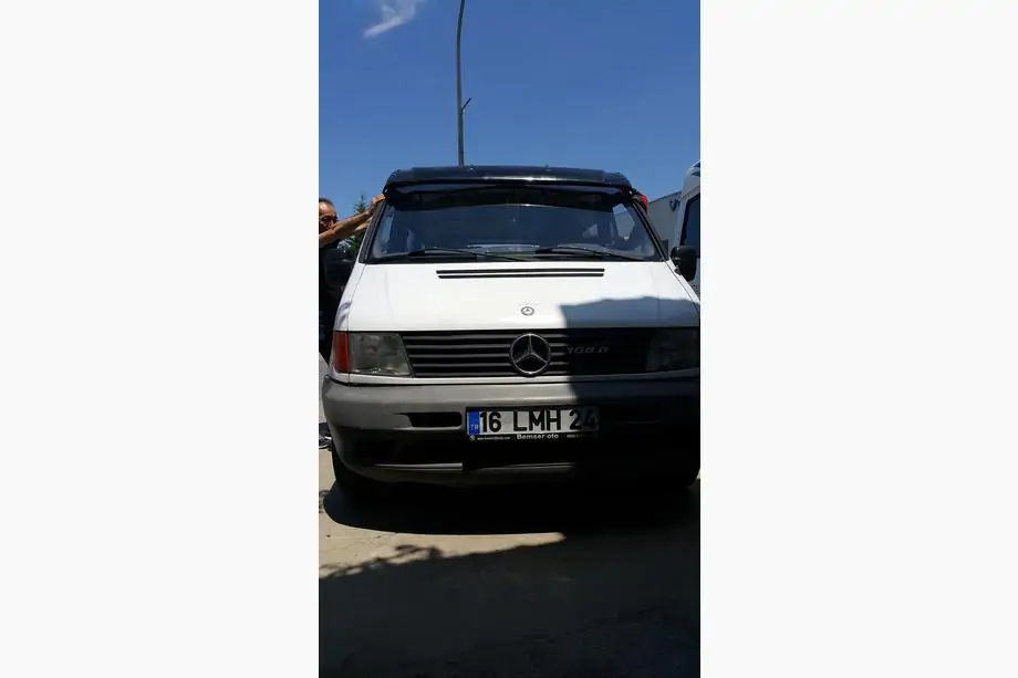 Mercedes Vito W638 1996–2003 Slnečná clona na čelné sklo (čierny lesk, 5 mm) Fotografia 6