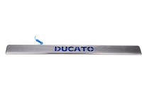 Fiat Ducato 2006–2025 LED lišta nad ŠPZ (nerez) Modré podsvietenie fotografia 2