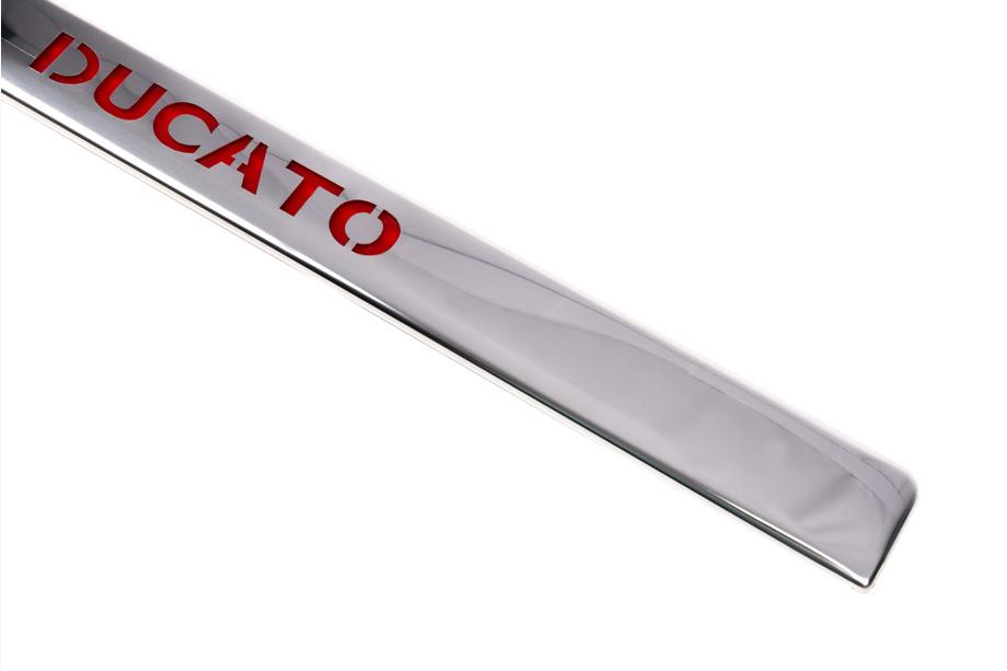 Fiat Ducato 2006–2025 LED lišta nad ŠPZ (nerez) Červené podsvietenie Fotografia 4