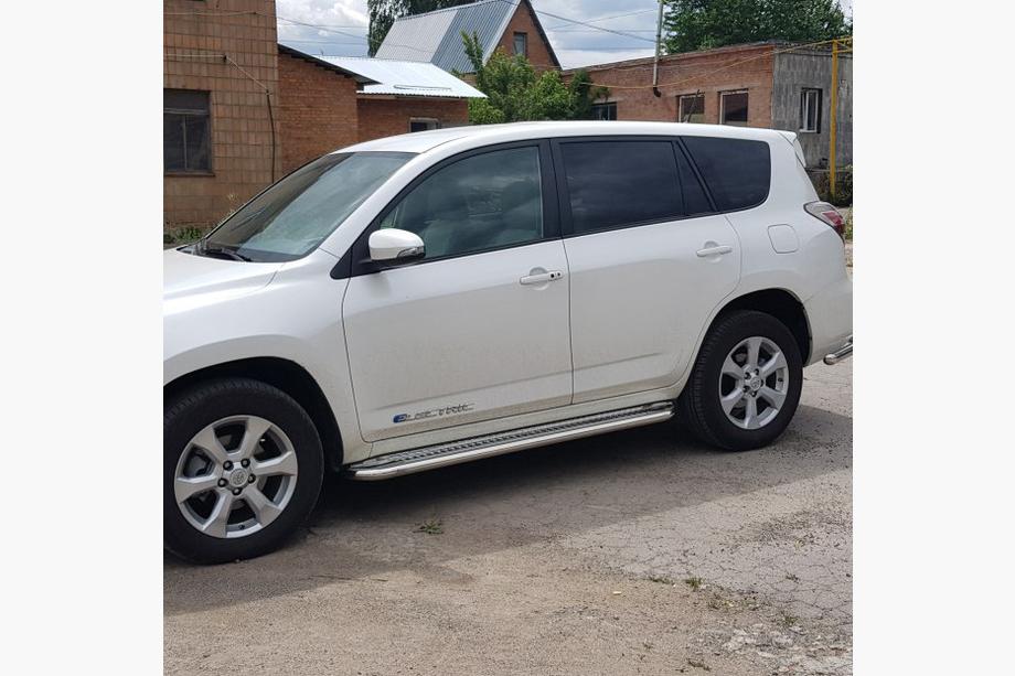 Toyota Rav 4 2006–2013 Bočné nášľapy Premium (2 ks, nerez) Image
