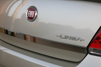 Fiat Linea 2006–2018 Nerezová lišta na veko kufra 2006-2012 fotografia 2
