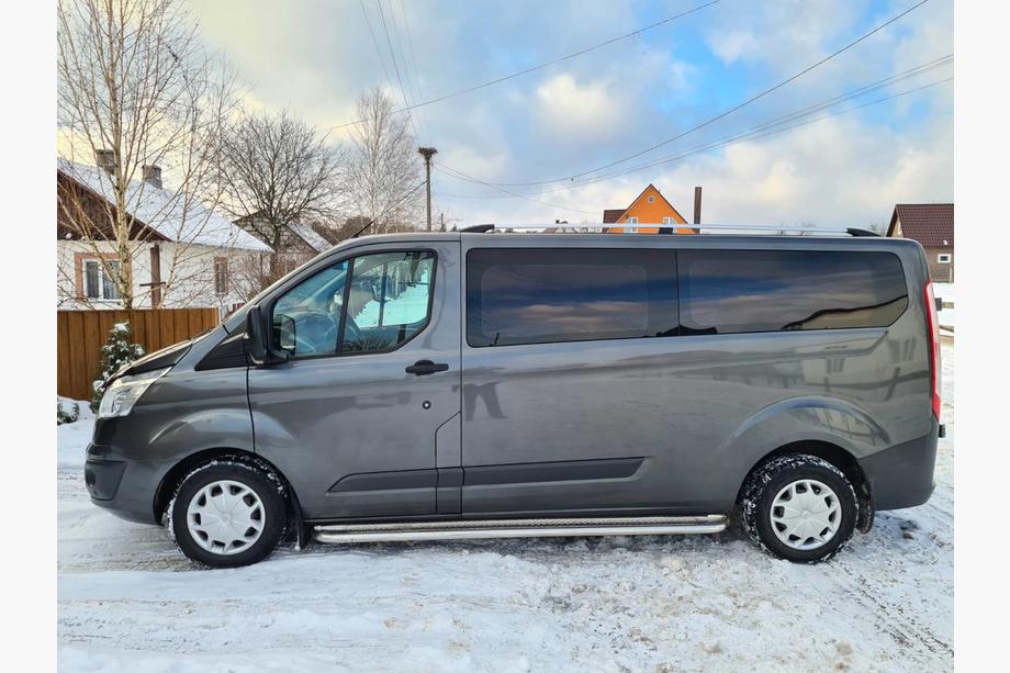 Ford Custom 2013–2022 Chrómové strešné lyžiny Krátka, plastové pätky Image