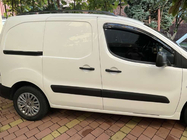 Peugeot Partner Tepee 2008–2018 Čierne strešné lyžiny fotografia 1
