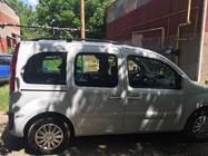 Renault Kangoo 2008–2020 Čierne strešné lyžiny Štandardná základňa, plastové pätky fotografia 7