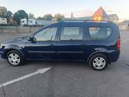 Renault Logan MCV 2005–2013 Čierne strešné lyžiny fotografia 4
