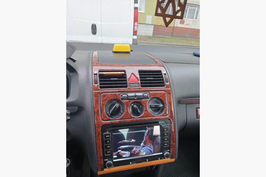 Volkswagen Touran 2003–2010 Kryty palubnej dosky Titán Fotografia 10
