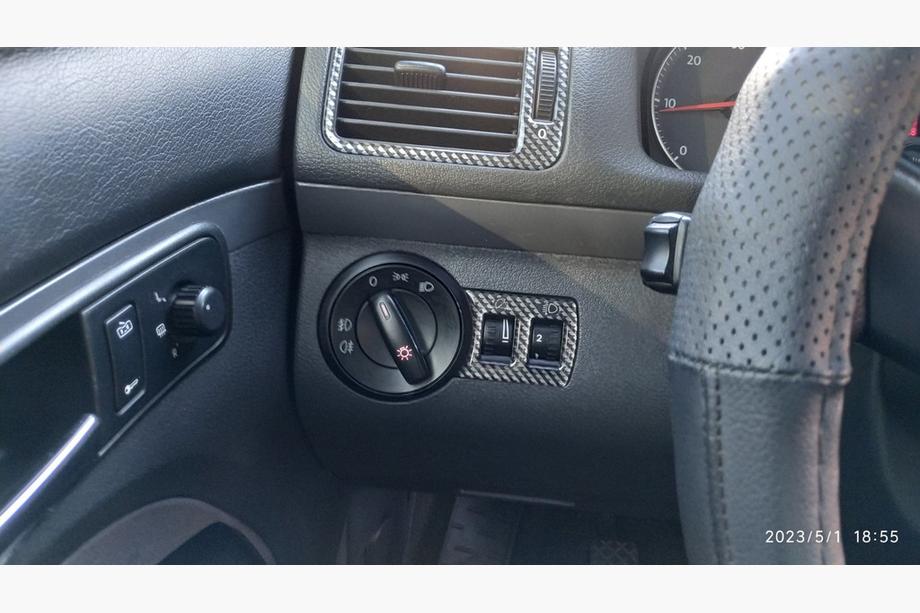 Volkswagen Touran 2003–2010 Kryty palubnej dosky Titán Fotografia 14