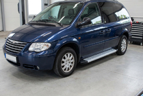 Chrysler Voyager 2001–2007 Bočné nášľapy Maya V2 (2 ks, hliník) fotografia 1