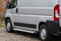 Fiat Ducato 2006–2025 Bočné nášľapy Maya V2 (2 ks, hliník) fotografia 1