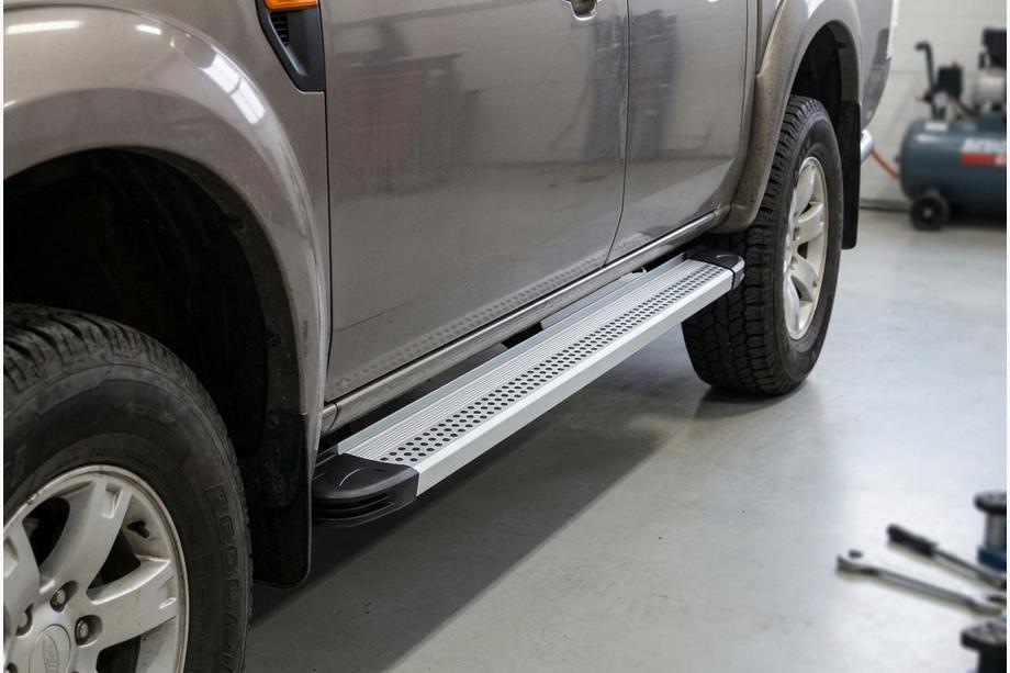 Ford Ranger 2007–2011 Bočné nášľapy Maya V2 (2 ks, hliník) Image