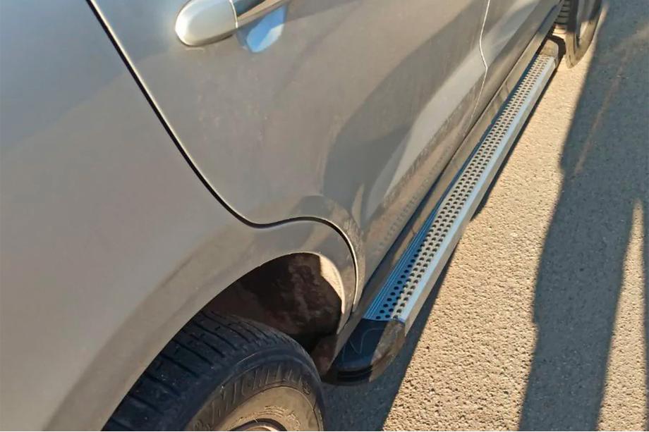Hyundai Santa Fe 2 2006–2012 Bočné nášľapy Maya V2 (2 ks, hliník) Image