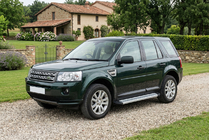 Land Rover Freelander II 2006–2014 Bočné nášľapy Maya V2 (2 ks, hliník) fotografia 1