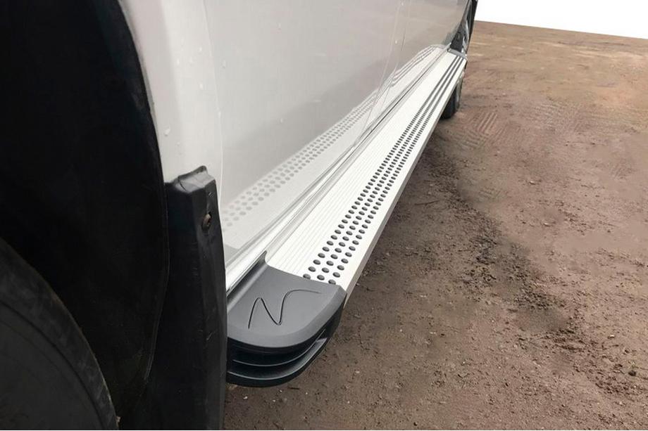 Volkswagen LT 1995–2006 Bočné nášľapy Maya V2 (2 ks, hliník) Image