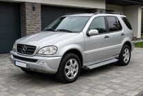Mercedes ML W163 1997–2005 Bočné nášľapy Maya V2 (2 ks, hliník) fotografia 1