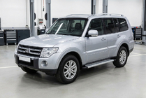 Mitsubishi Pajero Wagon IV 2006–2021 Bočné nášľapy Maya V2 (2 ks, hliník) fotografia 1