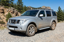 Nissan Pathfinder R51 2005–2014 Bočné nášľapy Maya V2 (2 ks, hliník) fotografia 1